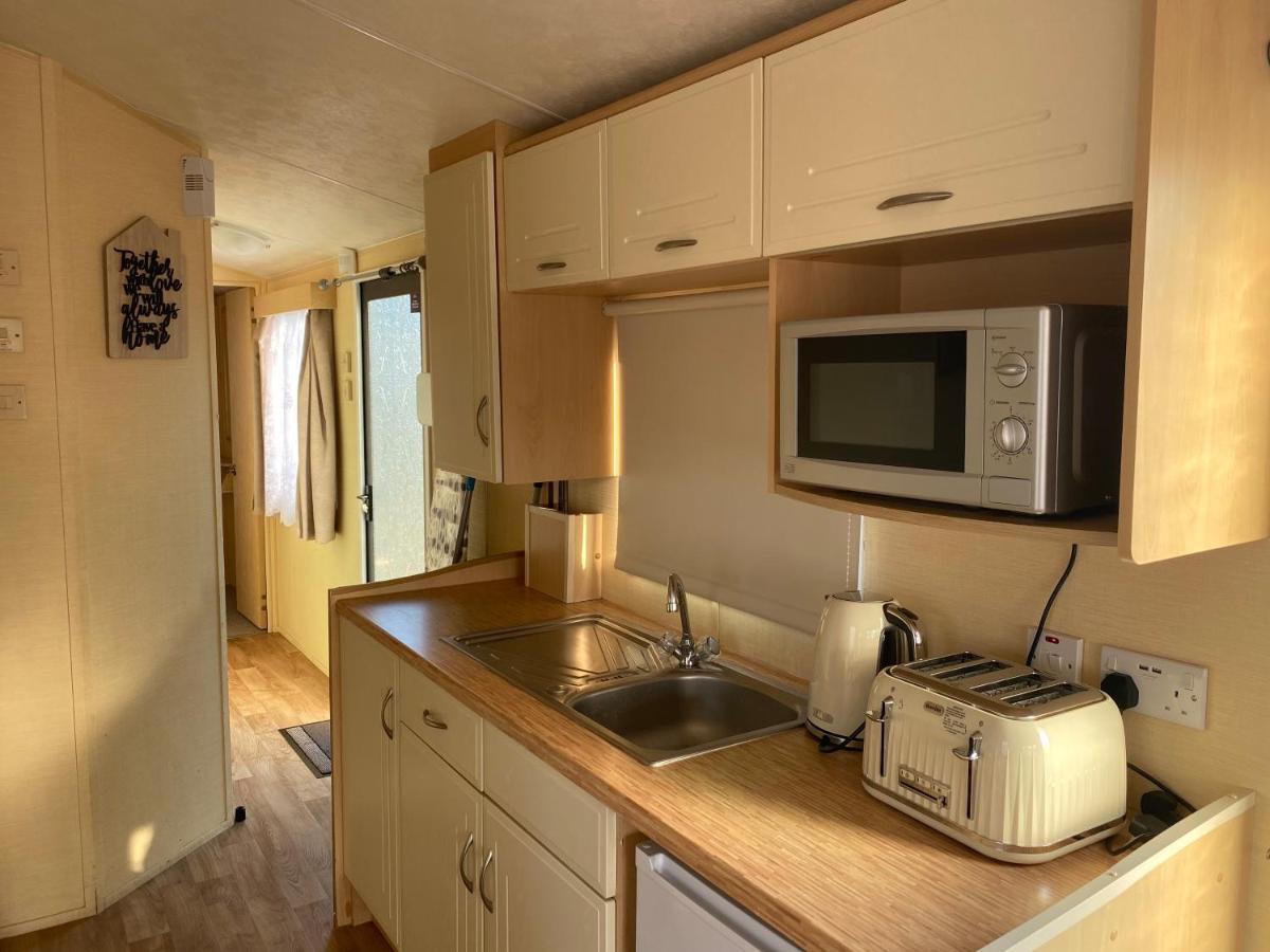 Stunning 3-Bed Caravan In Clacton-On-Sea Eksteriør bilde