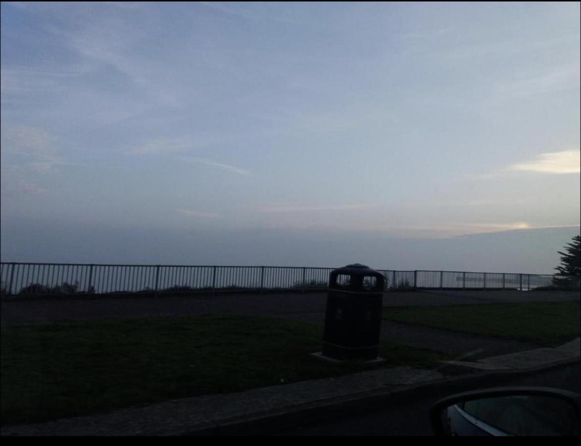 Stunning 3-Bed Caravan In Clacton-On-Sea Eksteriør bilde