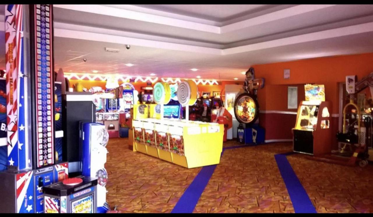 Stunning 3-Bed Caravan In Clacton-On-Sea Eksteriør bilde