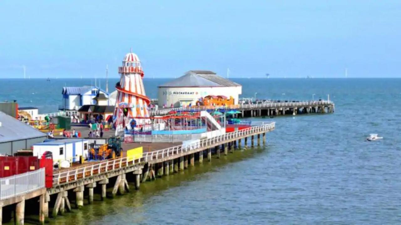 Stunning 3-Bed Caravan In Clacton-On-Sea Eksteriør bilde