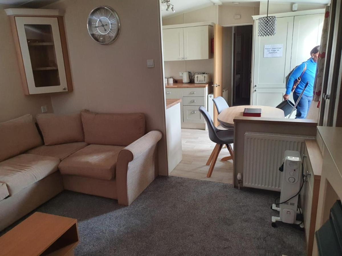Stunning 3-Bed Caravan In Clacton-On-Sea Eksteriør bilde