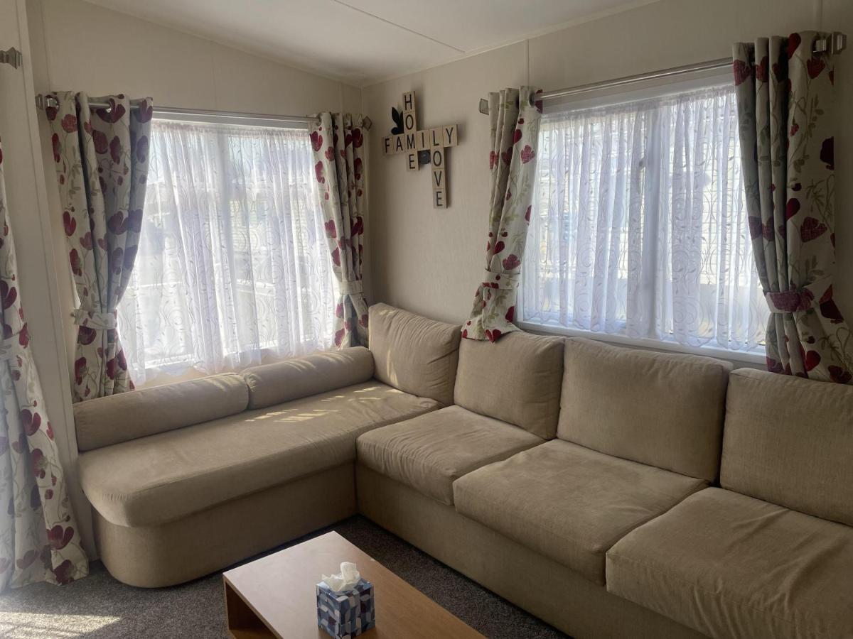 Stunning 3-Bed Caravan In Clacton-On-Sea Eksteriør bilde