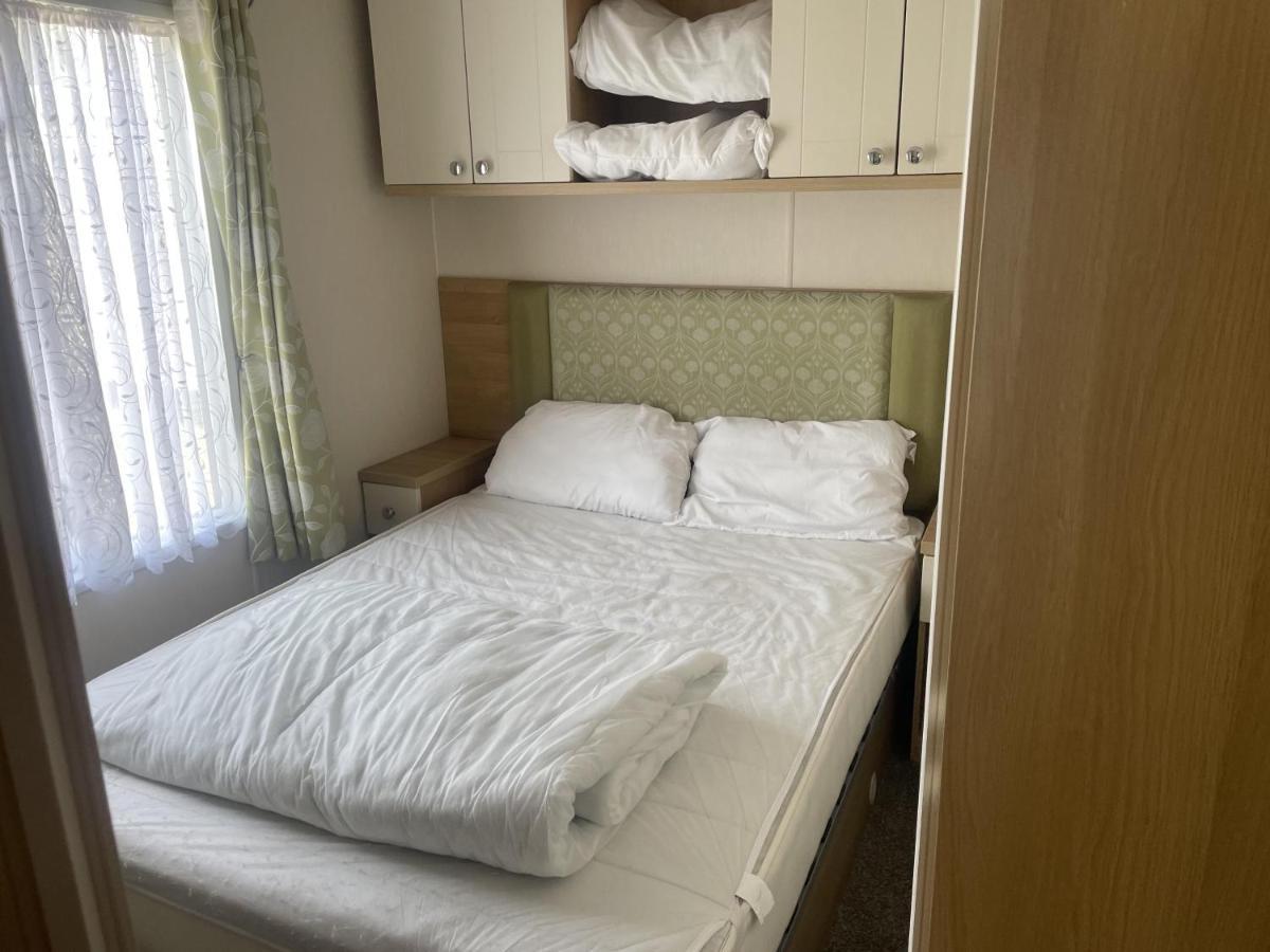 Stunning 3-Bed Caravan In Clacton-On-Sea Eksteriør bilde